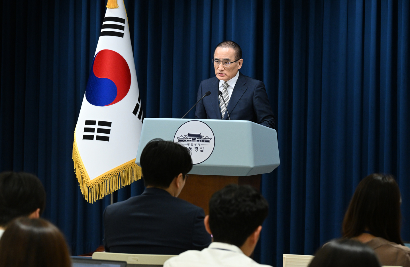 National Security Adviser Wi Sung-lac gives a press briefing at the Yongsan presidential office in central Seoul on Sept. 29. [JOINT PRESS CORPS]