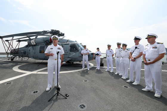 Captain Louis Catalina, commanding officer of the USS Blue Ridge, responds to reporters' questions during a press tour aboard a U.S. command ship on Sept. 29. [KOOKBANG ILBO]