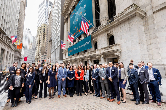 Staff and executives at Mirae Asset Global Investments' Global X branches [MIRAE ASSET GLOBAL INVESTMENTS]
