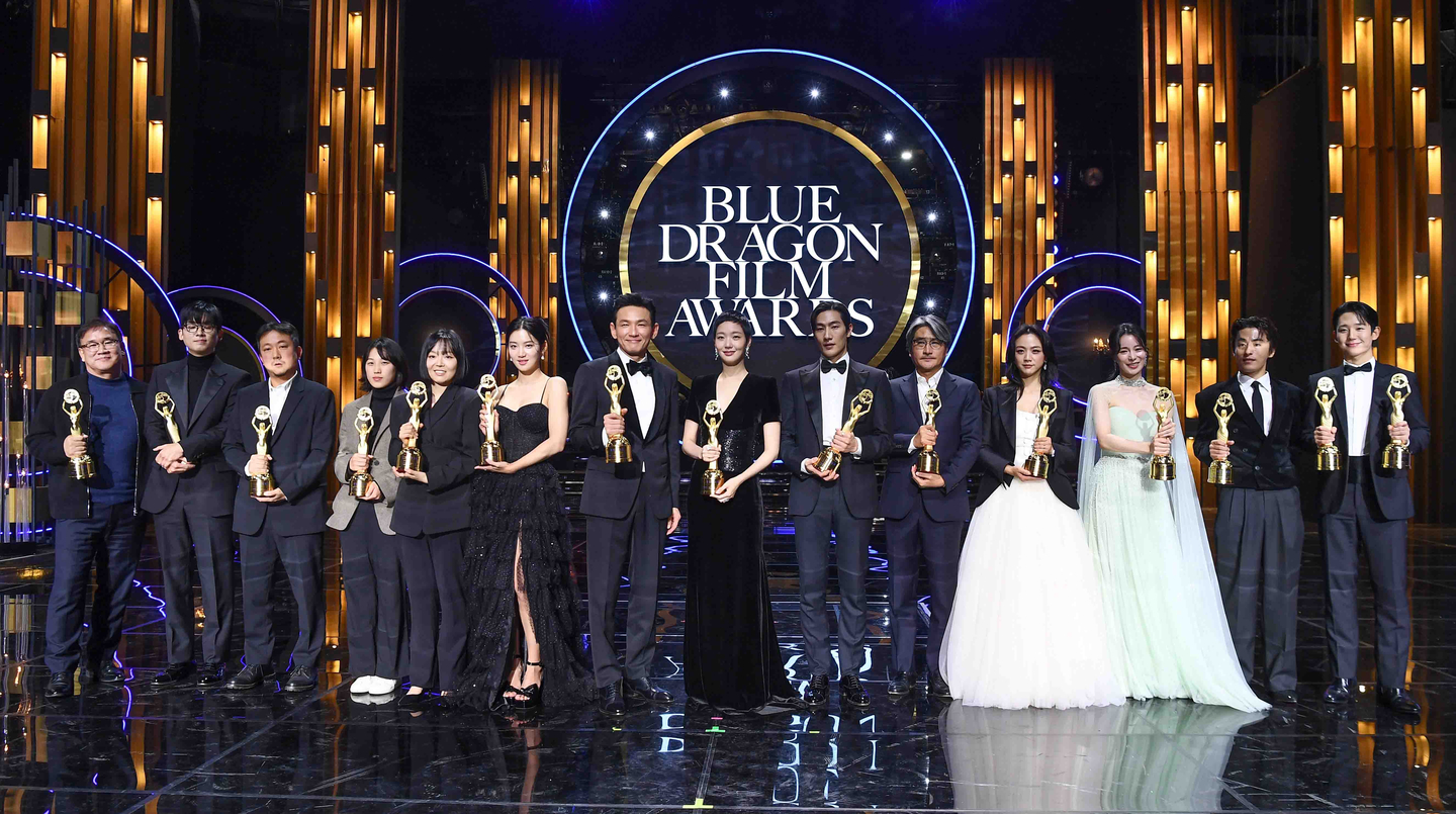 Award recipients of the 45th Blue Dragon Film Awards pose for a photo during the awards ceremony at KBS Hall in Yeouido, western Seoul on Nov. 29, 2024. [BLUE DRAGON FILM AWARDS]