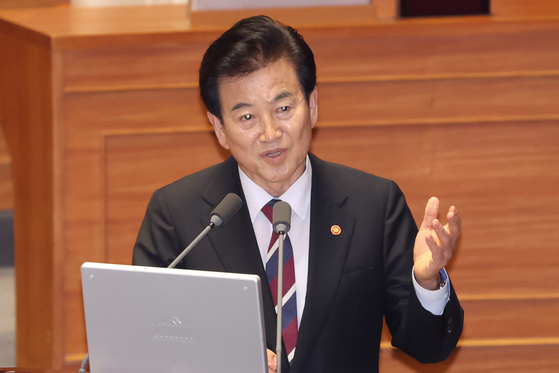 Unification Minister Chung Dong-young speaks at a parliamentary audit held on Sept. 16 at the National Assembly in western Seoul. [YONHAP]