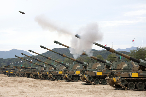 Tanks open fire at the Munhye-ri training camp in Cheorwon, Gangwon, as part of the annual Hoguk joint field training exercise on Oct. 21, 2024. [YONHAP]