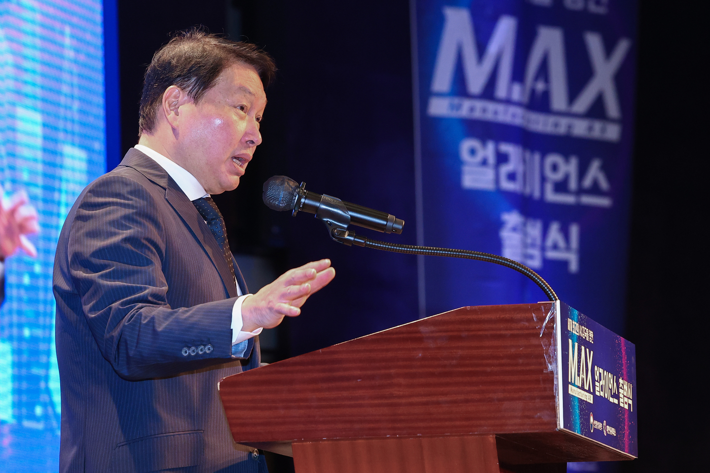 Chey Tae-won, chairman of the Korea Chamber of Commerce and Industry and SK Group, delivers congratulatory remarks at the launch ceremony of the Manufacturing AI Transformation (AX) Alliance at the Westin Josun Hotel in Jung District, Seoul, on Sept. 10. [YONHAP]