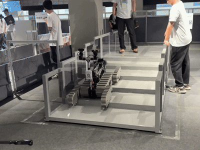 An extreme robot rehearses climbing stairs ahead of a contest at the Seoul AI Robot Show at Coex in southern Seoul on Sept. 30. [CHO JUNG-WOO]