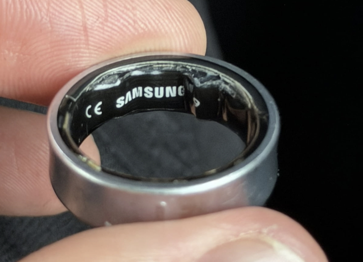 Photos of the swollen Galaxy Ring that Tech YouTuber Daniel Rotar shared on X [SCREEN CAPTURE]