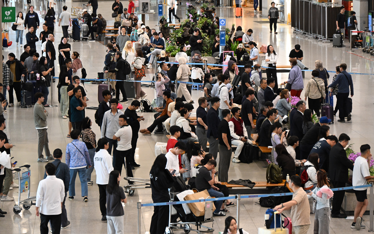 The Incheon International Airport is filled with visitors on Sept. 29. [KIM KYOUNG-ROK]