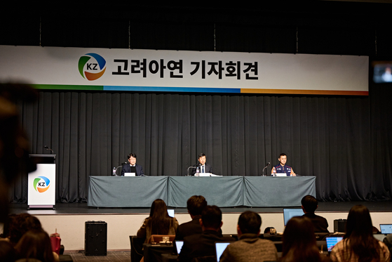 From left, Korea Zinc Vice Chairman Lee Je-joong, CEO Park Ki-deok and Shin Bong-chul, vice head of the company's labor union, speak during a press conference at Grand Hyatt Seoul in Yongsan District, central Seoul, on Jan. 24. [KOREA ZINC]