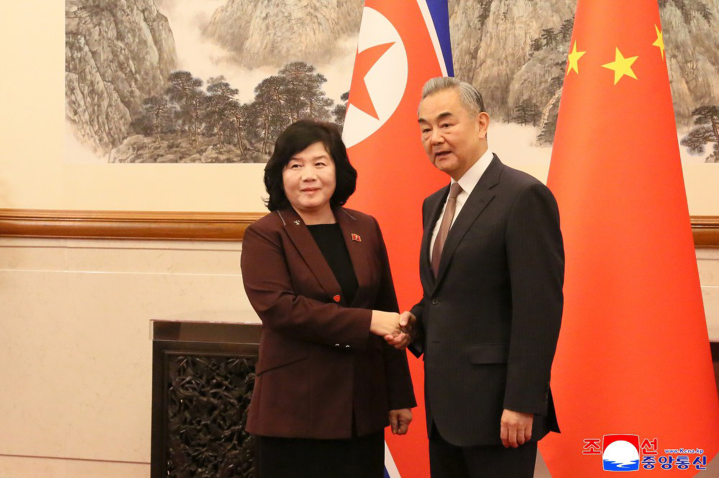 North Korean Foreign Minister Choe Son-hui, left, shakes hands with Chinese Foreign Minister Wang Yi as they meet for talks in Beijing on Sept. 28. [KCNA]