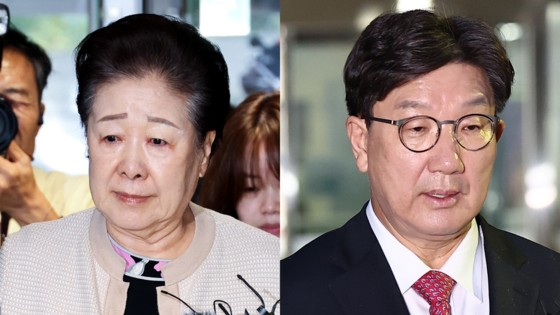 Left: Han Hak-ja, leader of the Unification Church, officially called the [YONHAP]