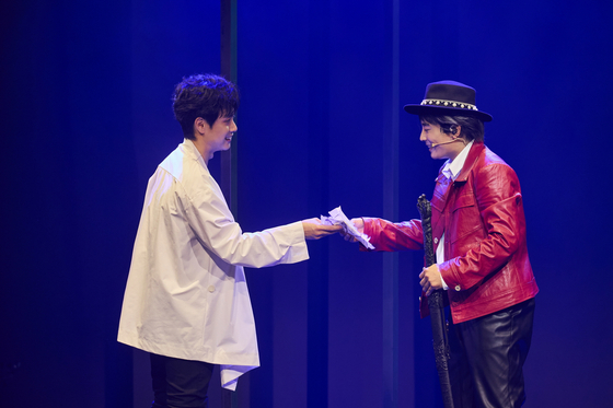 A scene from the new rock musical ″Shadow″ running through Oct. 26 at the Baekam Art Hall in Gangnam District, southern Seoul [BLUE STAGE] 