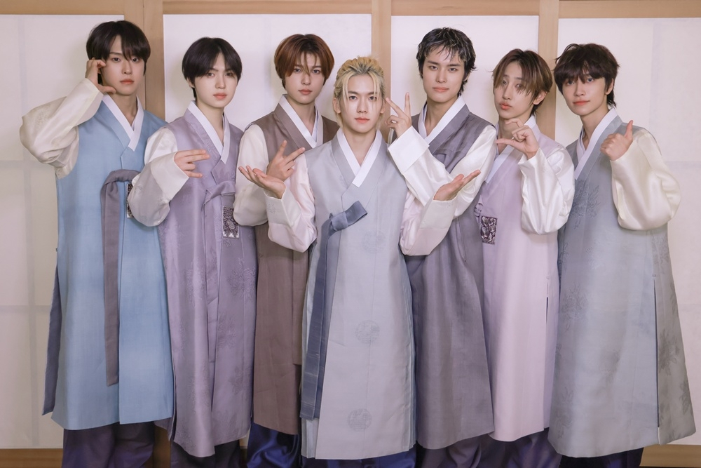 Boy band Newbeat [BEAT INTERACTIVE]