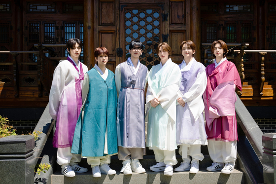 Boy band Boy Next Door celebrates Chuseok holiday by sending greetings to its fans [HYBE] 