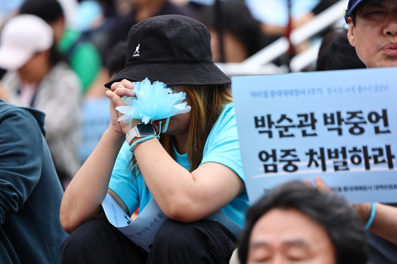 Citizens take part in a rally on June 21, 2025, in front of Seoul Station in central Seoul, to commemorate the death of workers who died due to a fire at the Aricell plant in 2024. [YONHAP]
