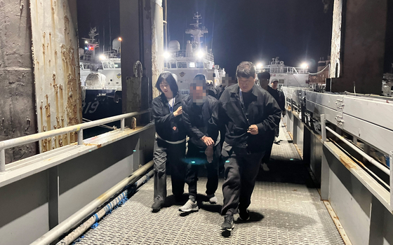 Chinese nationals attempting to illegally enter Korea are transported to Sinjin Port after being apprehended in the Yellow Sea off Taean County, South Chungcheong, early on Oct. 6. [TAEAN COAST GUARD]