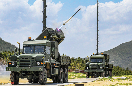 LIG Nex1's Poinard low-cost guided imaging rocket (Logir) is fired off a military truck in Korea [LIG NEX1] 