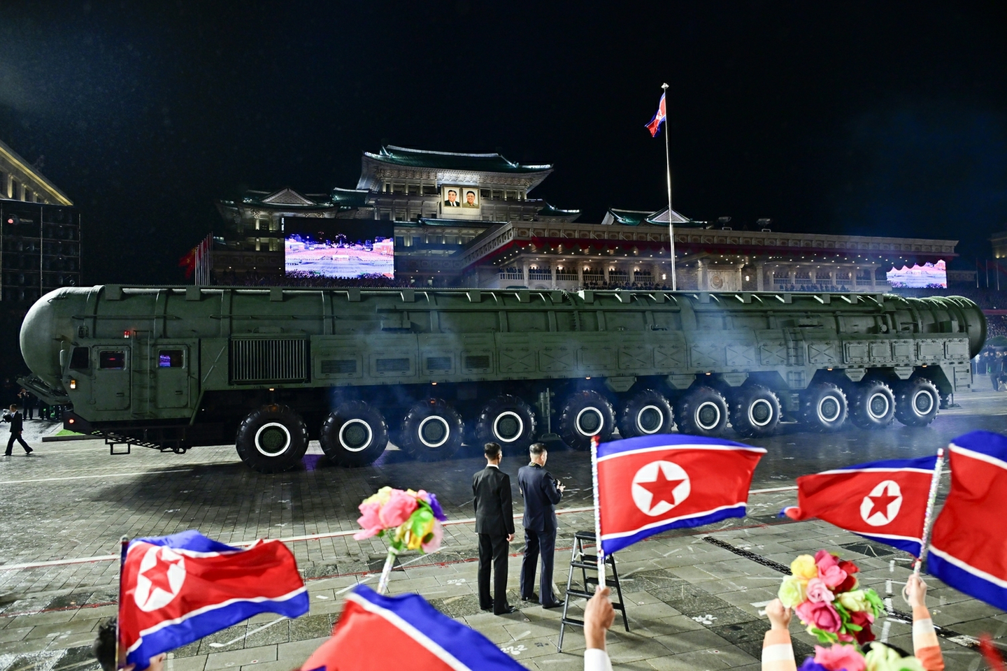 The Rodong Sinmun, the official newspaper of North Korea’s ruling Workers’ Party, reported on Oct. 11 that a grand military parade marking the 80th anniversary of the party’s founding took place on Oct. 10 at Kim Il Sung Square in Pyongyang. [YONHAP]