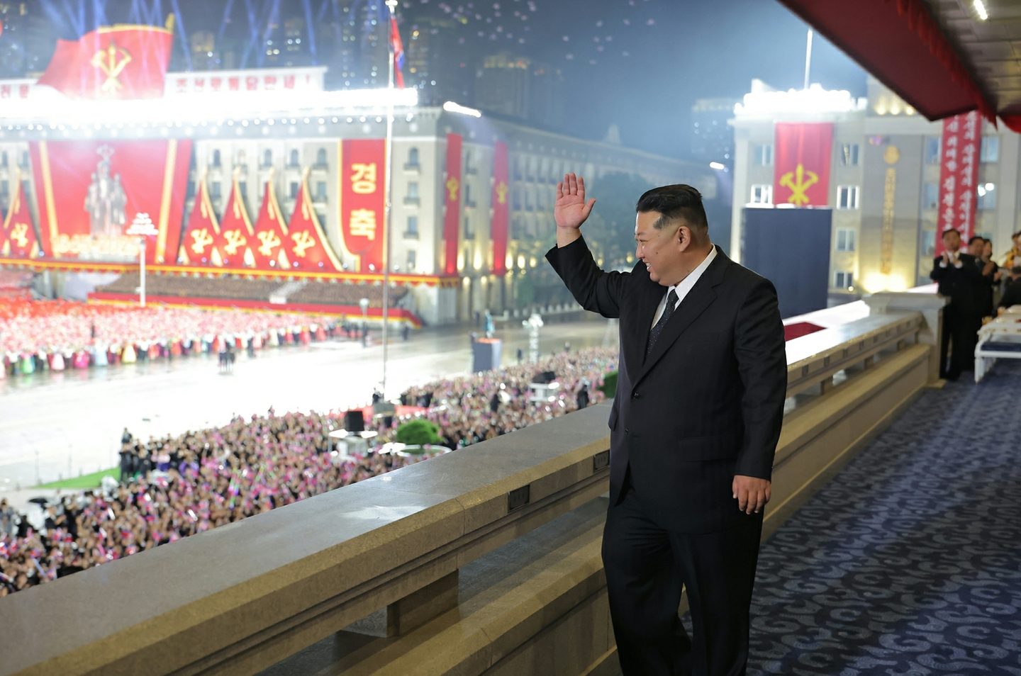 The Rodong Sinmun, the official newspaper of North Korea’s ruling Workers’ Party, reported on Oct. 11 that a grand military parade marking the 80th anniversary of the party’s founding took place on Oct. 10 at Kim Il Sung Square in Pyongyang. [NEWS1]