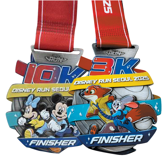 The finisher medal for the inaugural Disney Run Seoul 2025 held on Oct. 11; The reporter received the 3-kilometer medal, right, featuring Nick and Judy from ″Zootopia″ (2016) [WALT DISNEY COMPANY KOREA, KIM JI-YE]