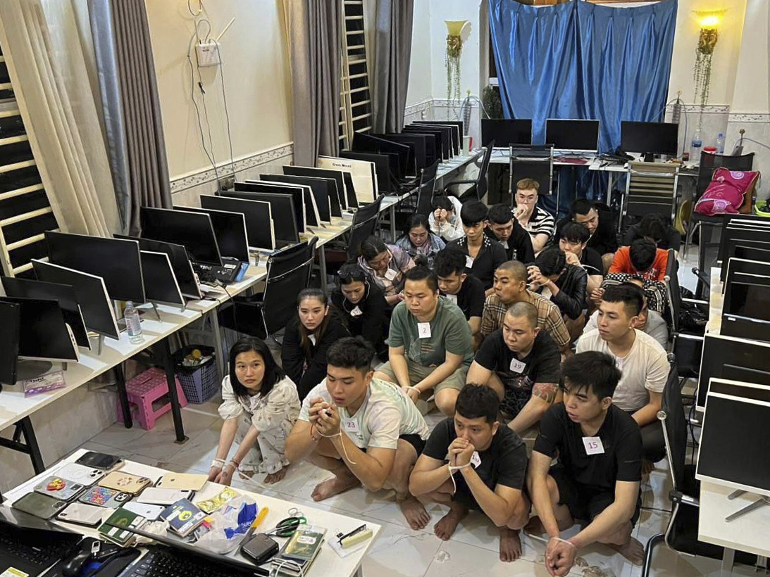 In this photo released by Agence Kampuchea Press, online scammers arrested by authorities squat in a building in Sihanoukville province, in the southwest of Phnom Penh, Cambodia on July 15. [AP/YONHAP]