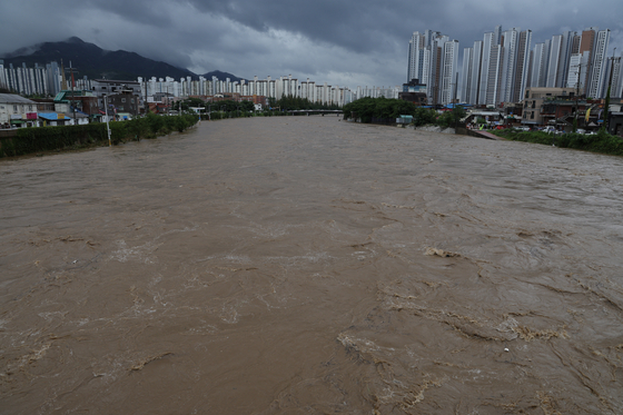 Jungnang Stream in Uijeongbu-dong, Gyeonggi. [YONHAP] 