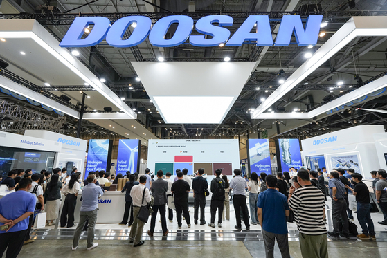 The photo shows the Doosan booth World Climate Industry EXPO. [YONHAP] 