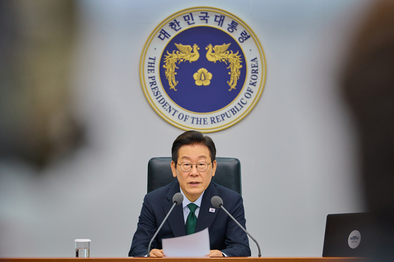 President Lee Jae Myung speaks during a meeting with senior aides at the presidential office on Oct. 13. [PRESIDENTIAL OFFICE] 