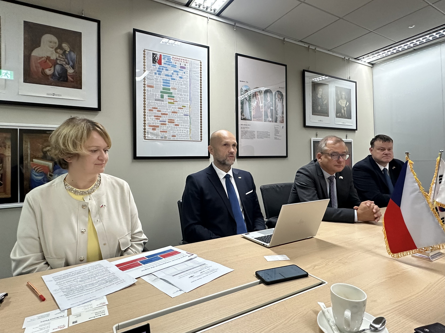 Czech officials, including Moravia-Silesia Governor Josef Bělica, second from left, and Czech Ambassador to Korea Ivan Jančárek, third from left, speak during a media roundtable hosted by the Czech Embassy in Seoul on Oct. 13. [SEO JI-EUN]