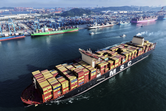 A MSC container ship sails off from a container terminal, in Qingdao in east China's Shandong province on July 25. [AP/YONHAP]