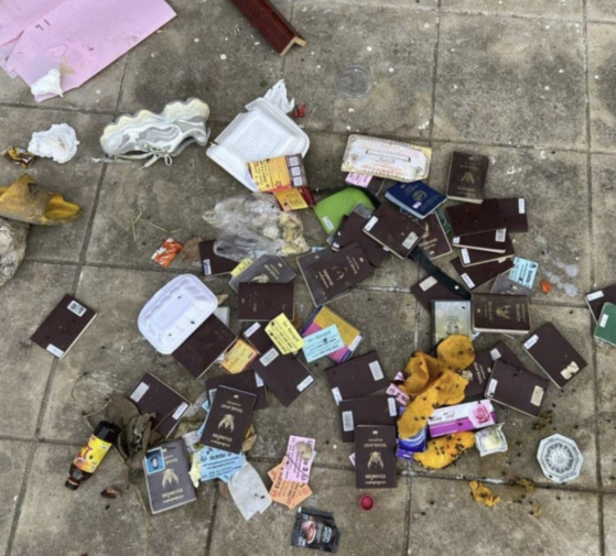 A photograph, allegedly of a pile of foreign passports discarded in a street trash bin in Cambodia, has gone viral online, fueling concerns amid a string of crimes targeting Korean nationals in the country, including kidnapping and forced confinement. [SCREEN CAPTURE]