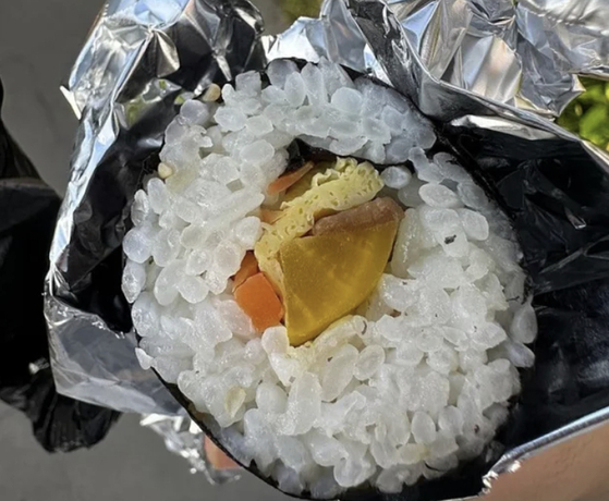 Gimbap sold at a local festival is seen in a photo posted to an online community. [SCREEN CAPTURE]