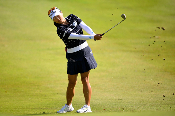 Ko Jin-young of Korea plays a shot on the 18th hole during the first round of the Walmart NW Arkansas Championship at Pinnacle Country Club in Rogers, Arkansas, on Sept. 19. [AFP/YONHAP]