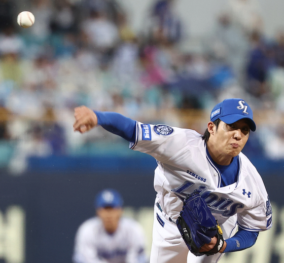 Samsung Lions starter Won Tae-in pitches against the SSG Landers during Game 3 of the first-round series in the Korea Baseball Organization postseason at Daegu Samsung Lions Park in the southeastern city of Daegu on Oct. 13. [YONHAP]
