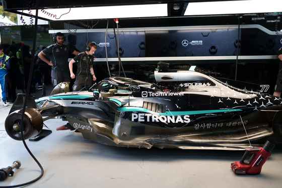 The Mercedes-AMG F1 W13 E Performance racing car is parked at a pit lane on Sunday at the Peaches Run Universe 2025 show run event in Yongin, Gyeonggi. [CHO YONG-JUN]