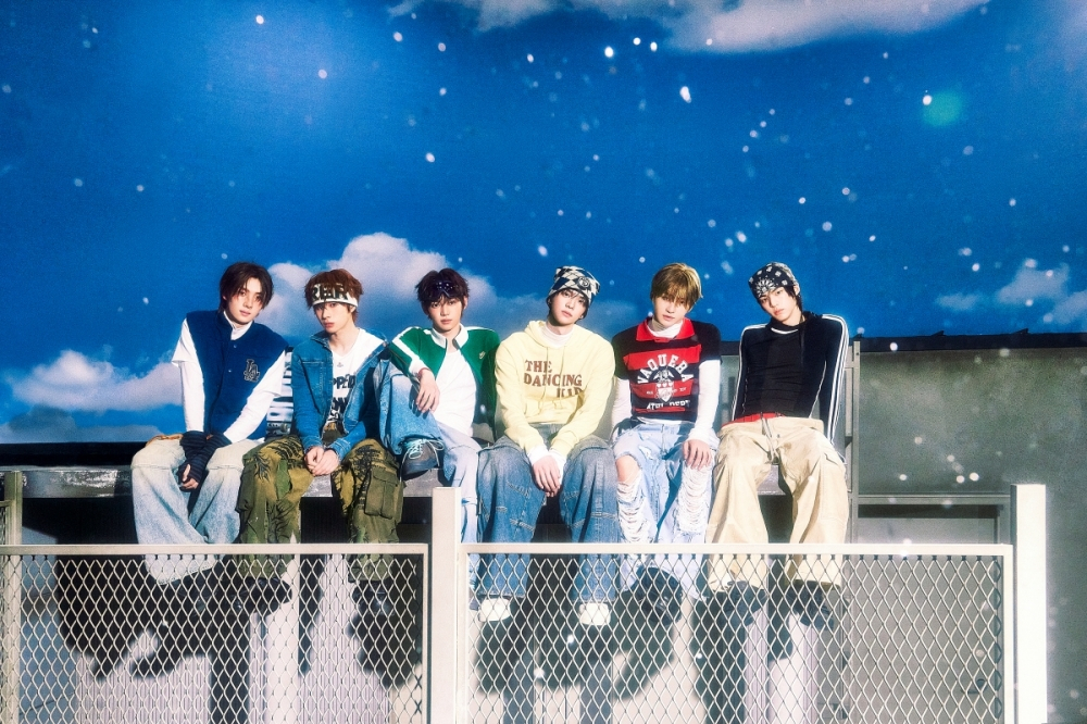 A promotional image for boy band TWS's fourth EP, ″play hard,″ released on Oct. 13 [PLEDIS ENTERTAINMENT]
