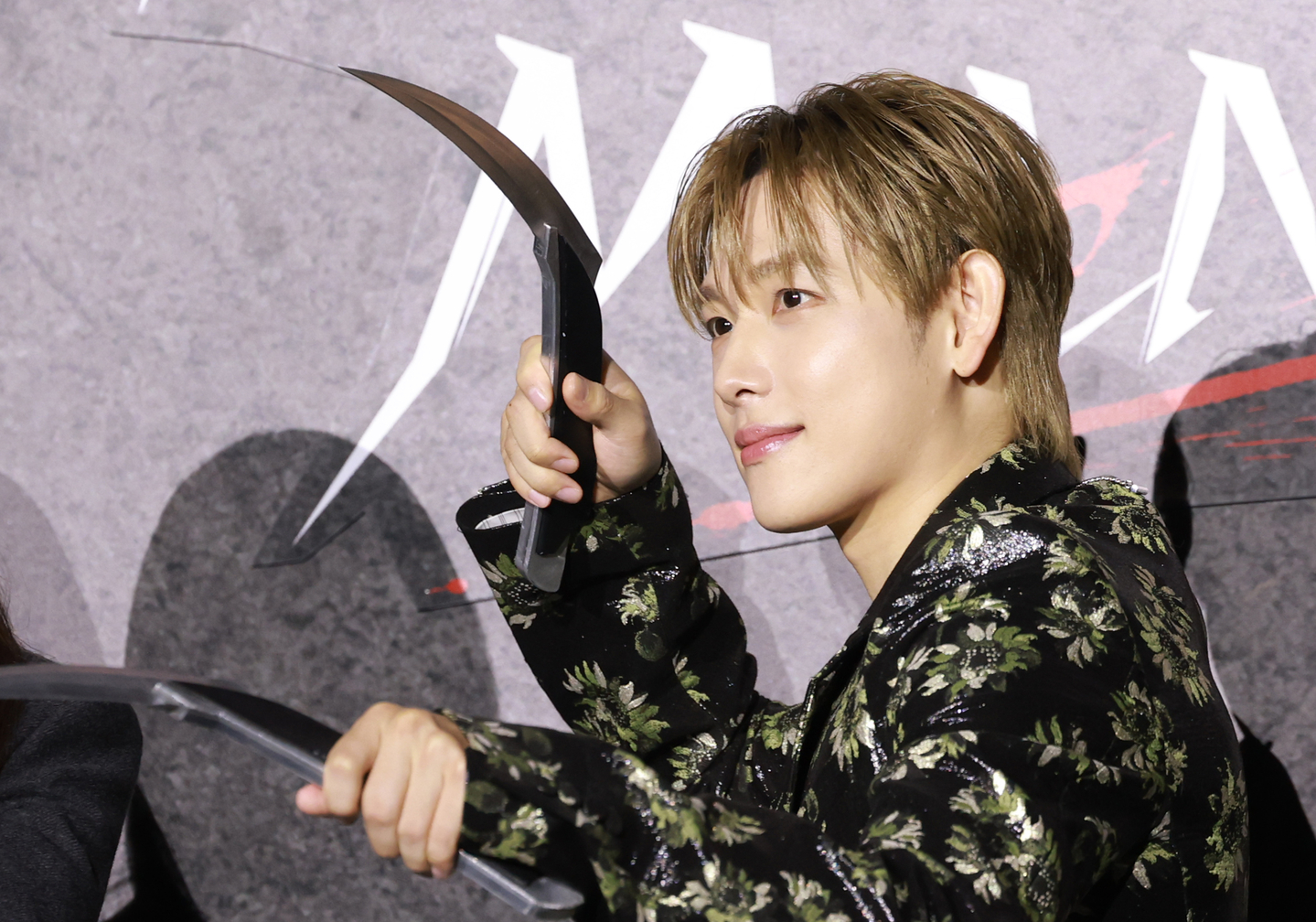 Yim Si-wan poses for photos at a press conference for the Netflix film “Mantis” at Lotte Cinema in Gwangjin District, eastern Seoul on Sept. 25. [NEWS1] 