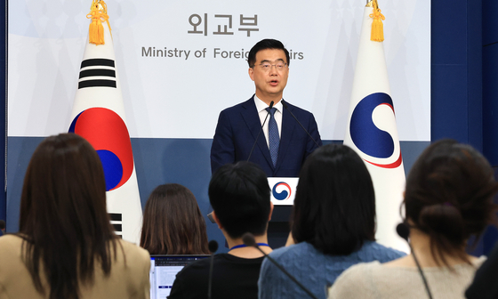 Ministry of Foreign Affairs spokesperson Lee Jae-woong speaks during a press briefing at the ministry headquarters in Jongno District, central Seoul on Oct. 14. [NEWS1]