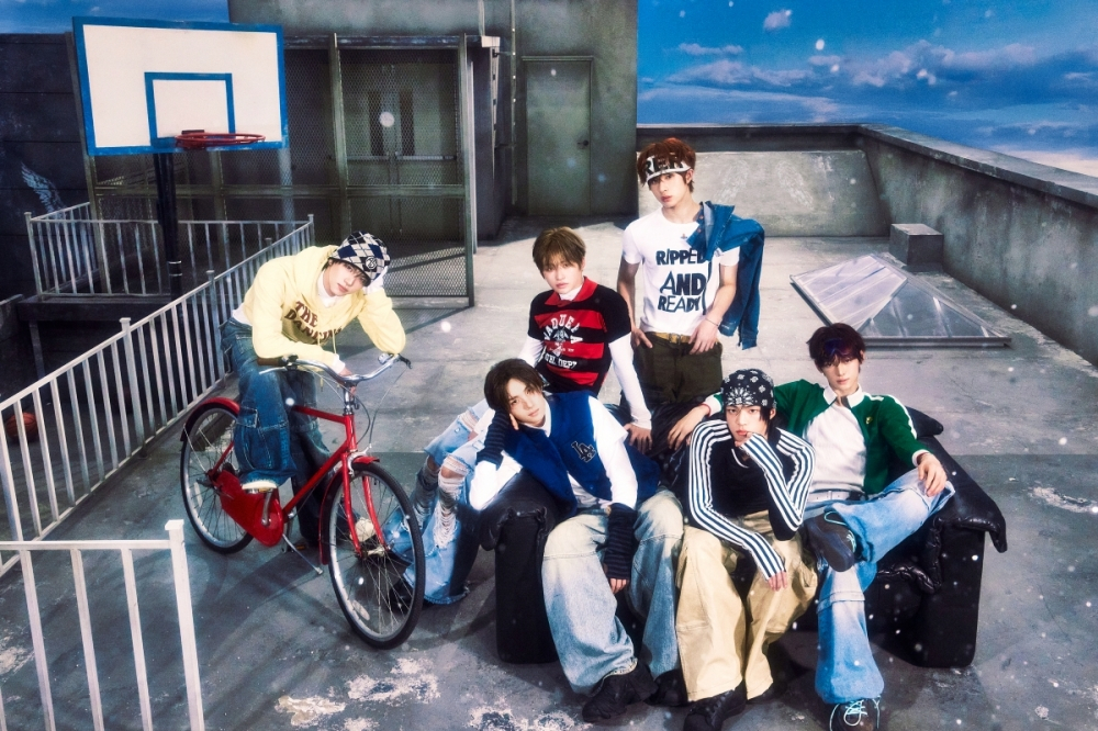 A promotional image for boy band TWS's fourth EP, ″play hard,″ released on Oct. 13 [PLEDIS ENTERTAINMENT]