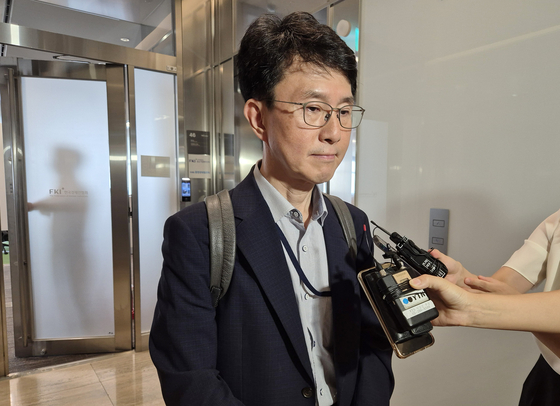 Vice Trade Minister Park Jong-won speaks to reporters in western Seoul after holding a meeting with officials from South Korean companies investing in the United States on Sept. 8. [YONHAP]