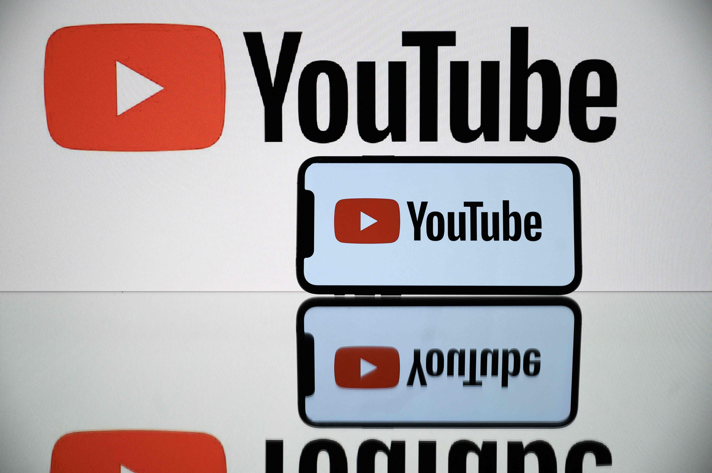 A picture taken on Oct. 5, 2021 in Toulouse shows the logo of Youtube social media displayed by a by a tablet and a smartphone. [AFP/YONHAP]