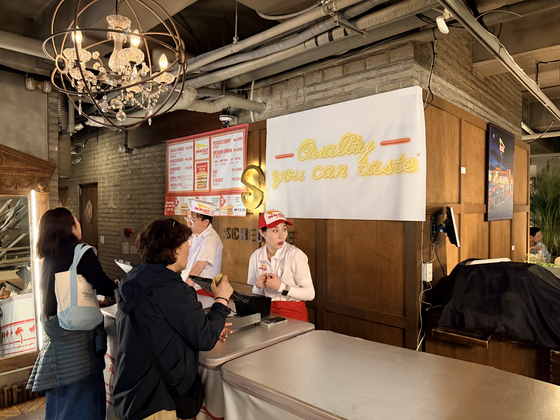In-N-Out pop-up store in southern Seoul on Oct. 15. [CHO YONG-JUN]