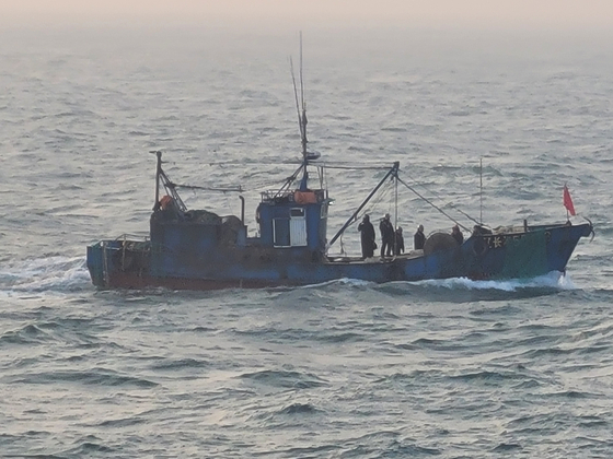 A Chinese fishing boat captured by the Coast Guard in the waters southwest of Socheong Island, Ongjin County in March this year [KOREA COAST GUARD]