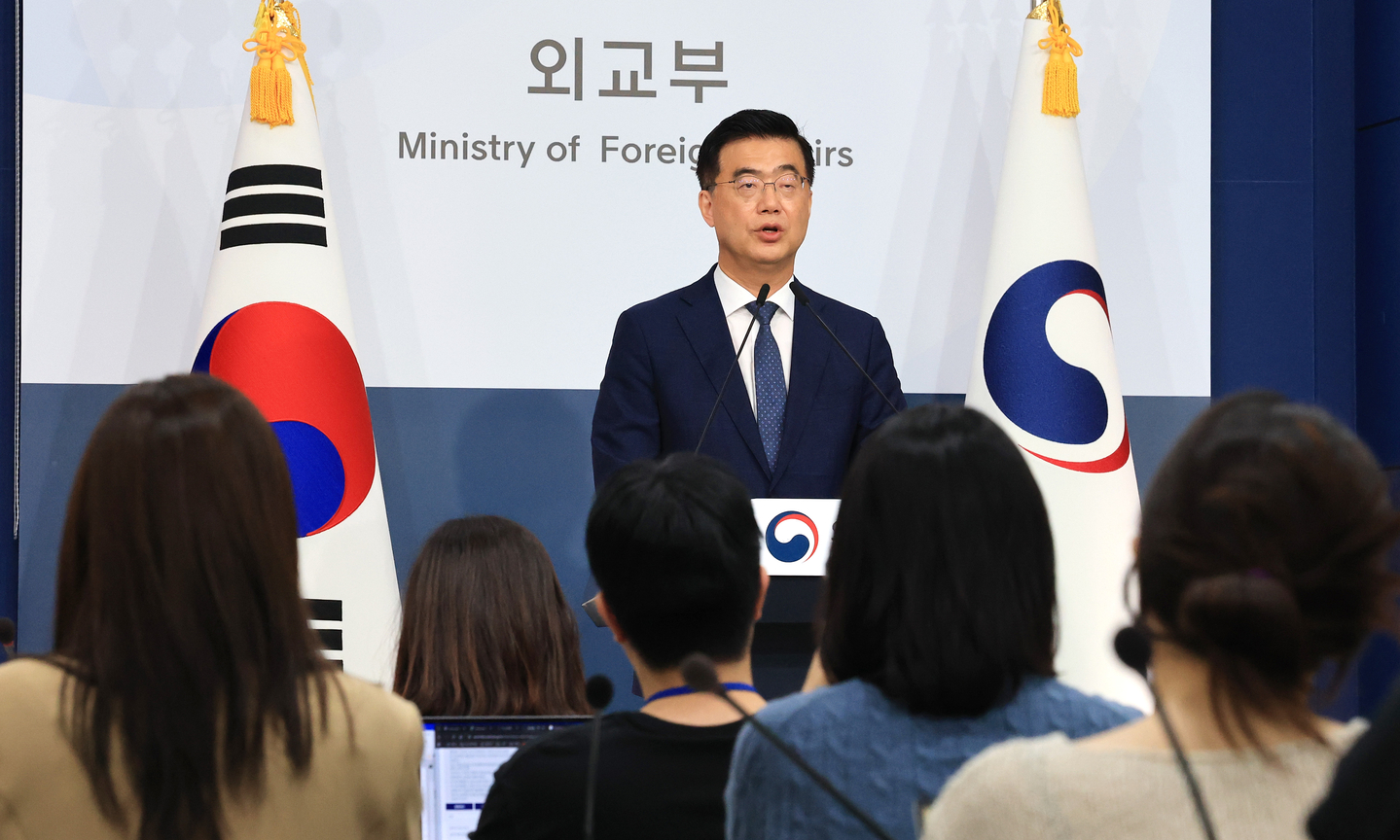 Ministry of Foreign Affairs spokesperson Lee Jae-woong speaks during a press briefing at the ministry's headquarters in Jongno District, central Seoul on Oct. 14. [NEWS1]