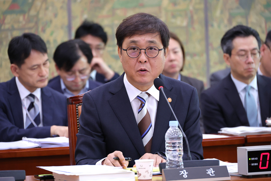 Cutlure Minister Chae Hwi-young attends a regular parliamentary audit into his ministry at the National Assembly in Seoul on Oct. 14. [YONHAP]