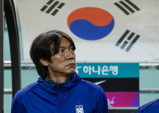 Korean men's football team head coach Hong Myung-bo is seen during the team's friendly football match against Paraguay at Seoul World Cup Stadium in Seoul on Oct. 14. [KIM JUNG-HOON]