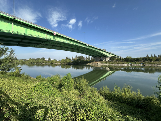 Ara Waterway in the sun on Sept. 27. [JIM BULLEY]