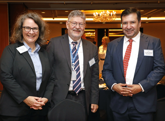 Marie Antonia von Schonburg, CEO and President of the Korean German Chamber of Commerce and Industry, left, poses for a photo with Jorn Beissert, deputy head of mission at the German Embassy, center, and Luis Pablo Sebastian Ossio Bustillos, charge d’affaires at the Bolivian Embassy. [PARK SANG-MOON]