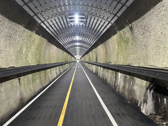 A tunnel between Yeoju and Yangpyeong, both in Gyeonggi, on Sept. 27. There's very little elevation at the northern end of the Han River, with bike tunnels like this instead cutting right through the hills.  [JIM BULLEY]