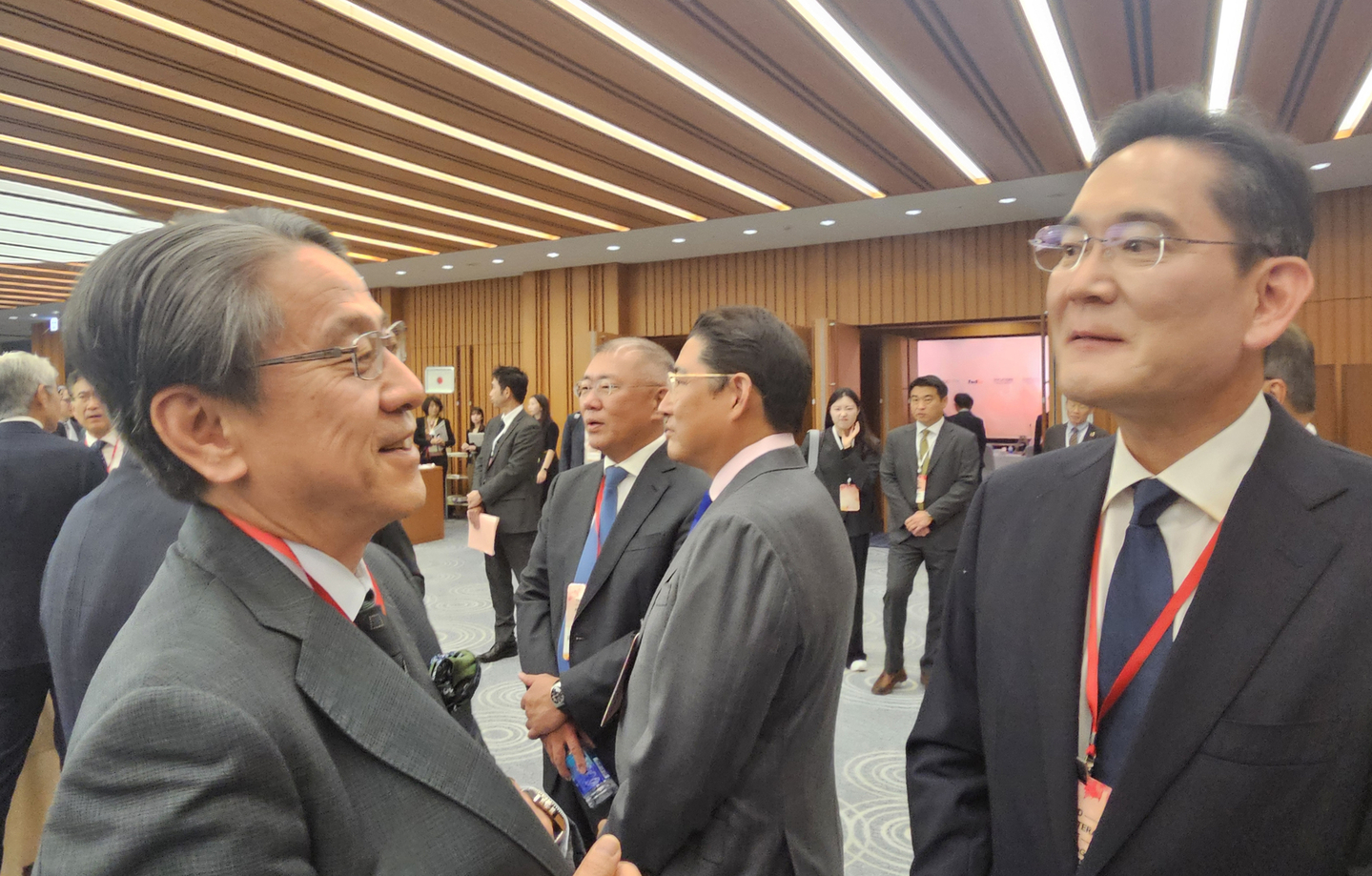 Samsung Electronics Chairman Lee Jae-yong, far right, attends the Korea-U.S.-Japan economic dialogue at the Keidanren Hall in Tokyo on Oct. 15. [YONHAP] 