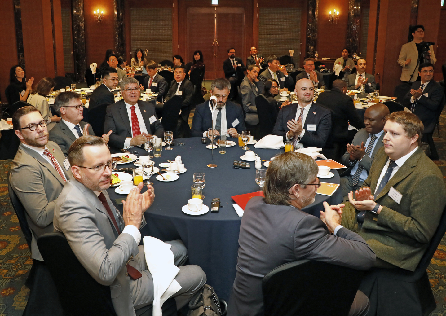 Attendees clap at the conclusion of the unification minister's speech. [PARK SANG-MOON]