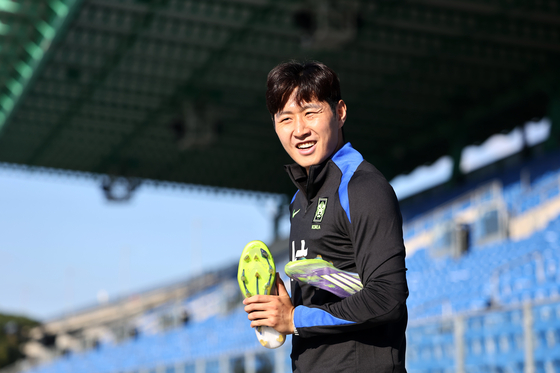 Lee Kang-in on Sept. 4 joins the national team for training at the Icahn Stadium in New York. [YONHAP] 